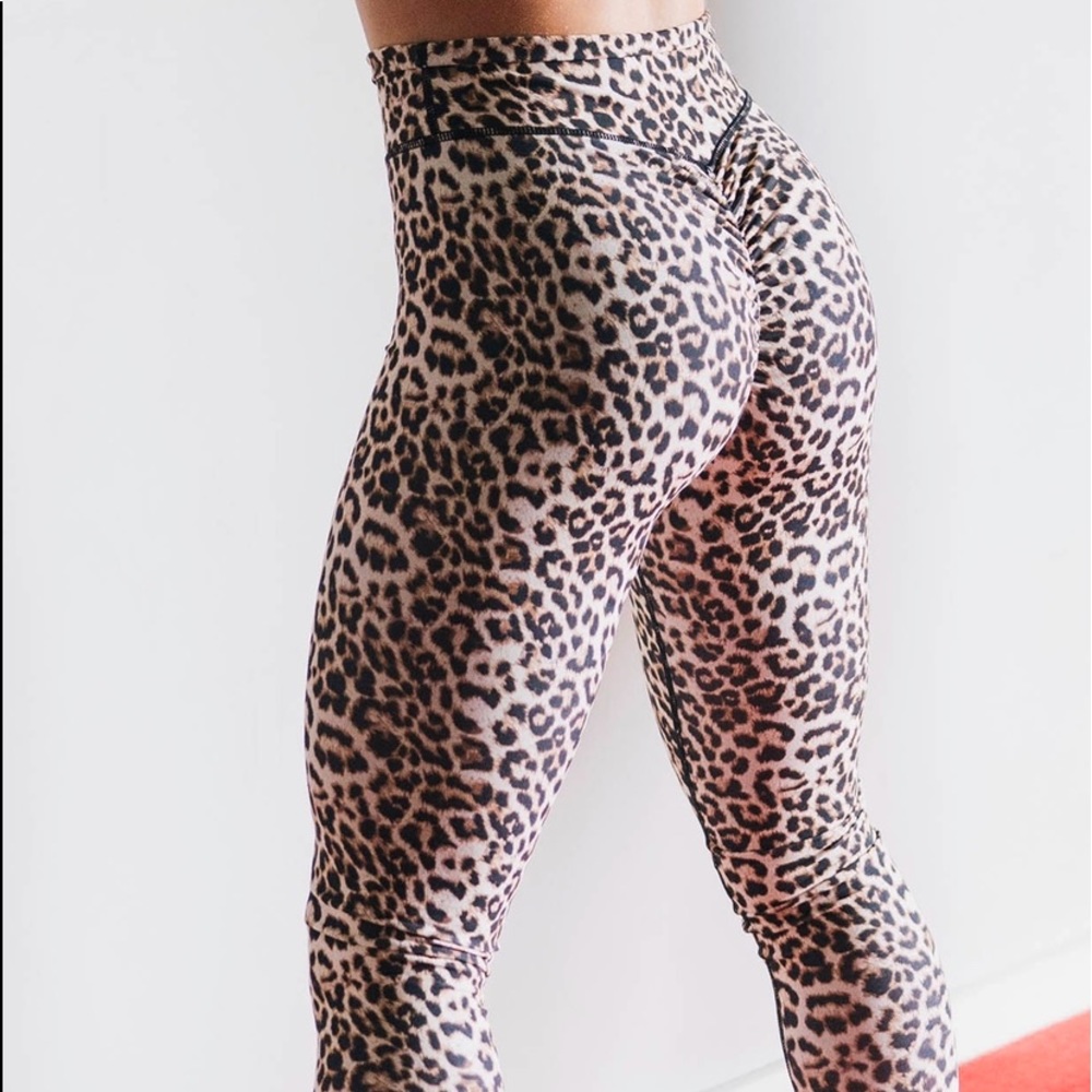 Leopard Brilliant Scrunchy What Hi-RIse 7/8 24"